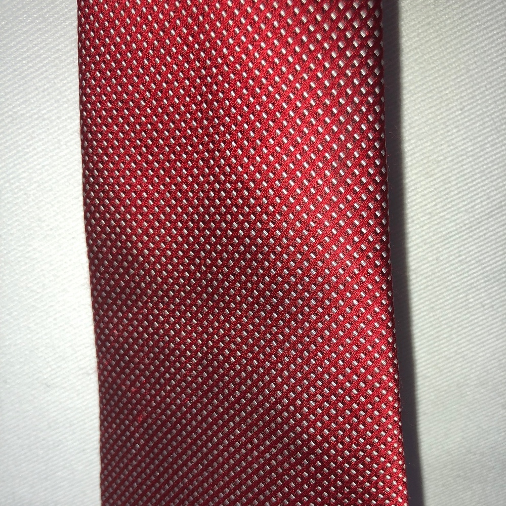 AUTHENTIC Red Giorgio Armani Tie - Looks brand new